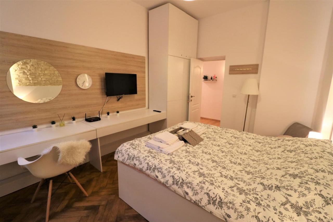 Cozy Old Town Apartment - Free Minibar Boekarest Buitenkant foto