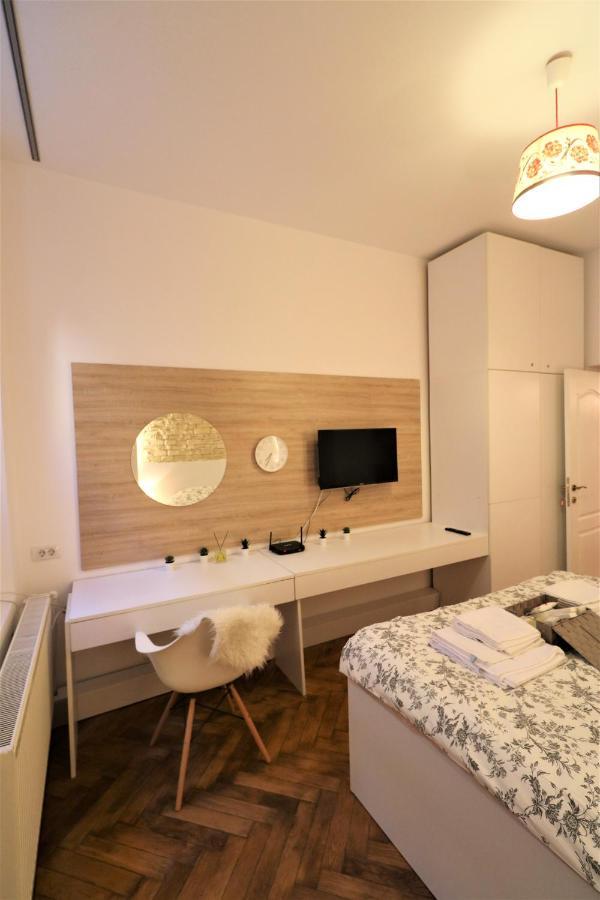 Cozy Old Town Apartment - Free Minibar Boekarest Buitenkant foto